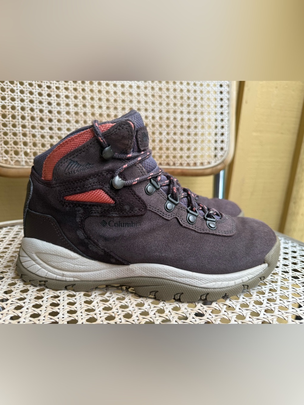 Columbia Women’s Size 7 Purple Waterproof Suede Hiking Boots